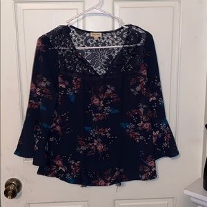 Lily white top size medium